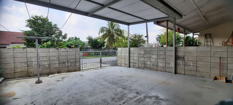 1-storey Terraced House for Sale in Sea Park (Petaling Jaya) - Catherine Dorall - Driveway - PropertyGuru.com.my