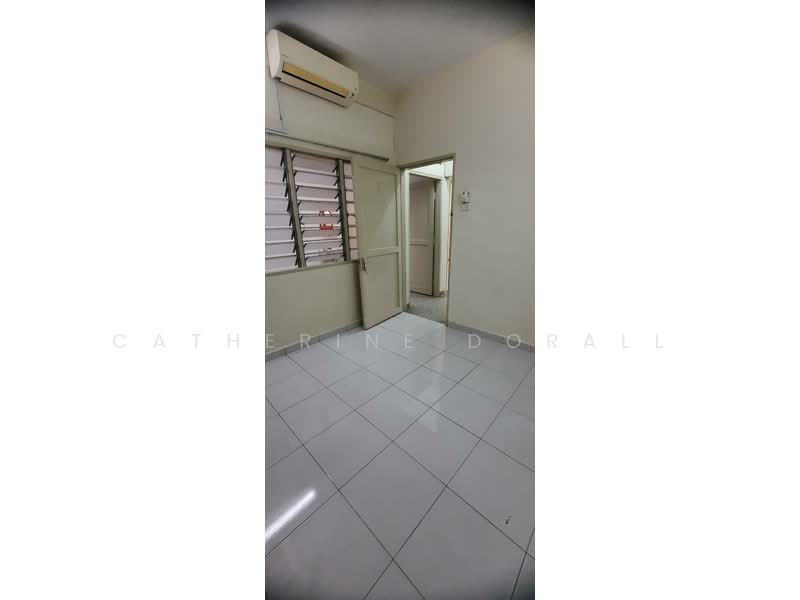 1-storey Terraced House for Sale in Sea Park (Petaling Jaya) - Catherine Dorall - Bedroom - PropertyGuru.com.my