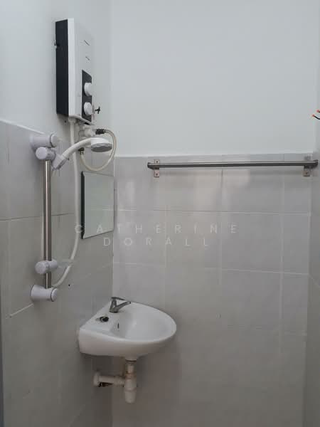 1-storey Terraced House for Sale in Sea Park (Petaling Jaya) - Catherine Dorall - Bathroom - PropertyGuru.com.my