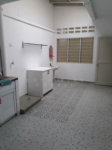 1-storey Terraced House for Sale in Sea Park (Petaling Jaya) - Catherine Dorall - Kitchen - PropertyGuru.com.my