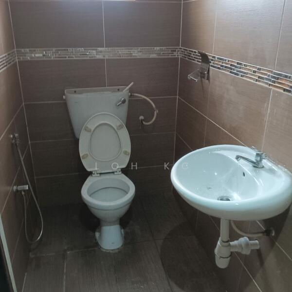 Kedai / Pejabat untuk Disewa di Wangsa Maju (Kuala Lumpur) - Loh KC - Bathroom - PropertyGuru.com.my