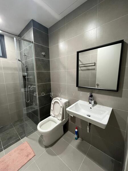 Servis Apartment untuk Disewa di Sunway Belfield - Rony Yeo - Bathroom - PropertyGuru.com.my