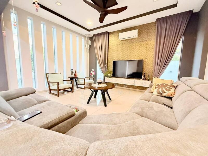 Rumah Teres untuk Dijual di Bandar Sri Sendayan (Negeri Sembilan) - Hassan Basri Suhaimi - Living Room - PropertyGuru.com.my