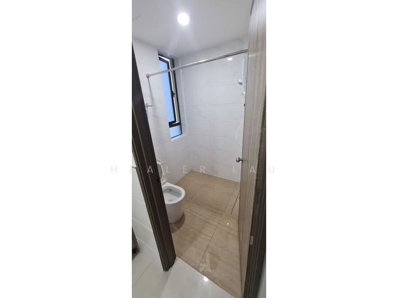 Kediaman Servis untuk Dijual di Country Garden Central Park - Healer Lau - Bathroom - PropertyGuru.com.my
