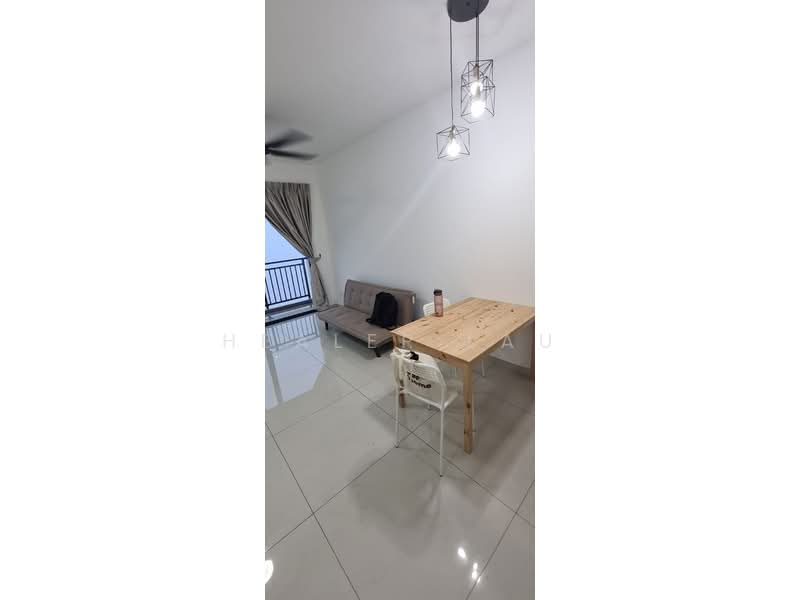 Kediaman Servis untuk Dijual di Country Garden Central Park - Healer Lau - Living Room - PropertyGuru.com.my