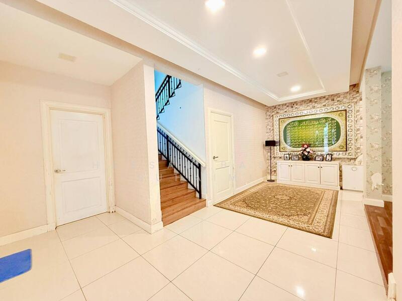 Bungalow for Sale in Taman Bukit Kepayang (Bukit Kepayang) - Hassan Basri Suhaimi - Entrance - PropertyGuru.com.my