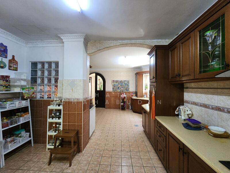 Bungalow for Sale in Bukit Jelutong (Shah Alam) - Nahathir Shahabudin - Kitchen - PropertyGuru.com.my