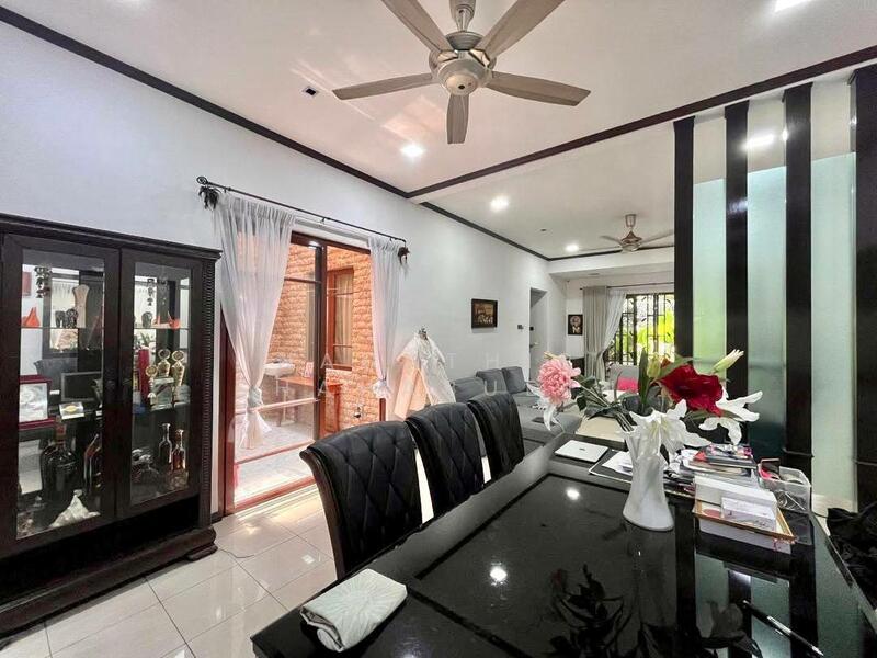 Jalan Ubin, Bukit Jelutong, Shah Alam untuk Untuk Dijual - RM 950,000, Mac 2026 - Living Room - PropertyGuru.com.my
