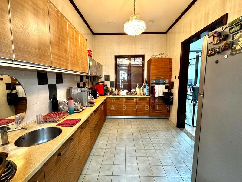 Jalan Ubin, Bukit Jelutong, Shah Alam untuk Untuk Dijual - RM 950,000, Mac 2026 - Kitchen - PropertyGuru.com.my