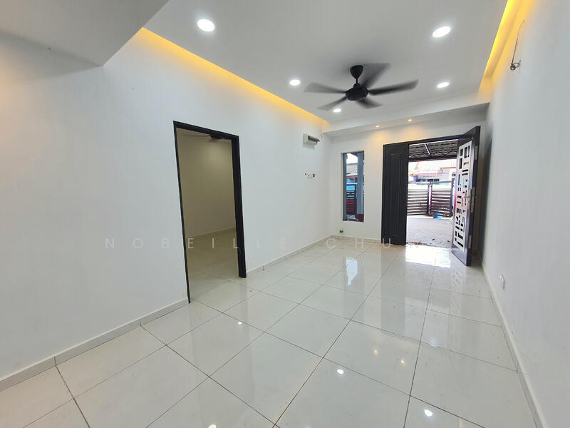 1-storey Terraced House for Sale in Taman Mewah Jaya (Klang) - Nobeille Chung - Living Room - PropertyGuru.com.my