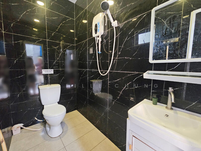 1-storey Terraced House for Sale in Taman Mewah Jaya (Klang) - Nobeille Chung - Bathroom - PropertyGuru.com.my