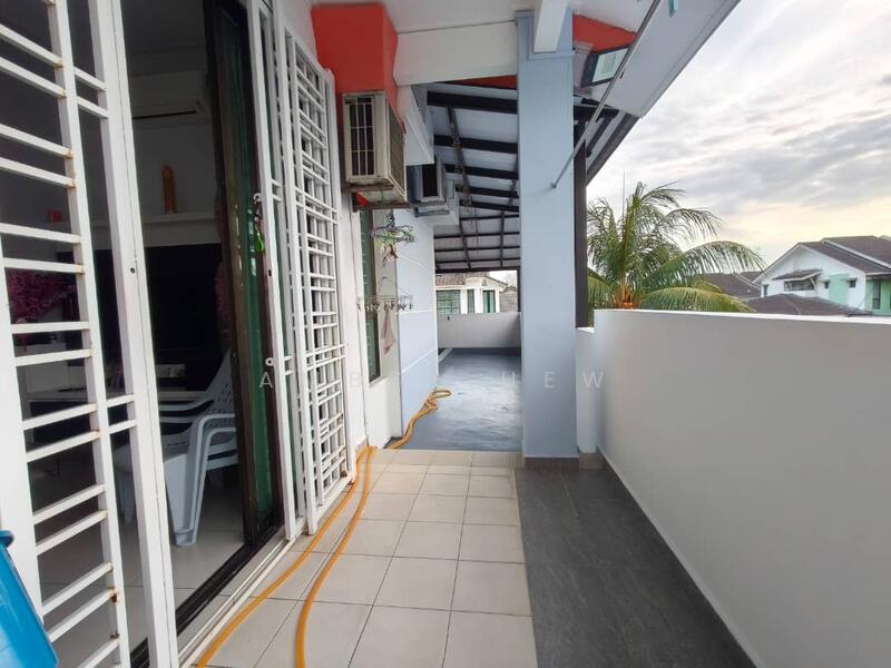 Rumah Teres 2 Tingkat untuk Dijual di Bandar Tiram (Ulu Tiram) - Amber Hew - Balcony - PropertyGuru.com.my