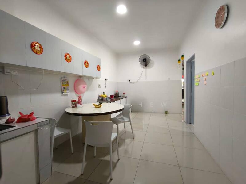 Rumah Teres 2 Tingkat untuk Dijual di Bandar Tiram (Ulu Tiram) - Amber Hew - Kitchen - PropertyGuru.com.my
