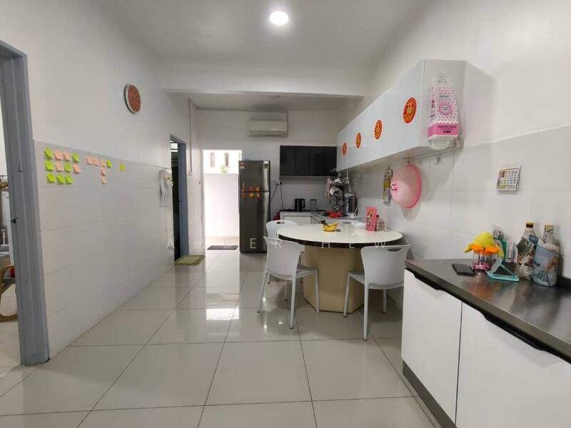 Rumah Teres 2 Tingkat untuk Dijual di Bandar Tiram (Ulu Tiram) - Amber Hew - Kitchen - PropertyGuru.com.my