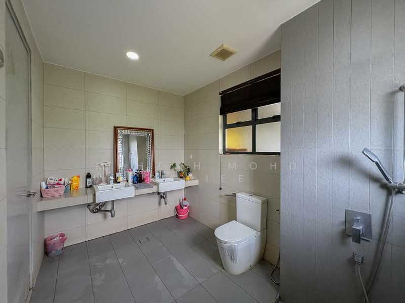 Semi-Detached House for Sale in Kajang (Selangor) - Mahzah Mohd Rapiee - Bathroom - PropertyGuru.com.my