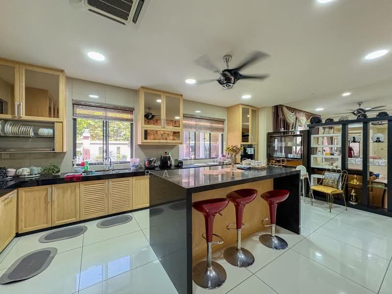 Semi-Detached House for Sale in Kajang (Selangor) - Mahzah Mohd Rapiee - Kitchen - PropertyGuru.com.my