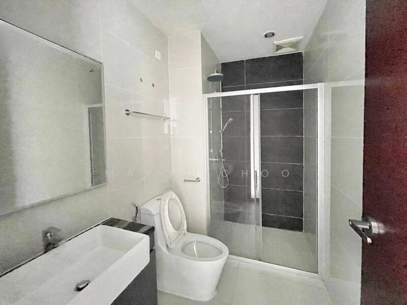 Condominium for Sale at Kings Bay @ Country Garden Danga Bay - Marco Choo - Bathroom - PropertyGuru.com.my