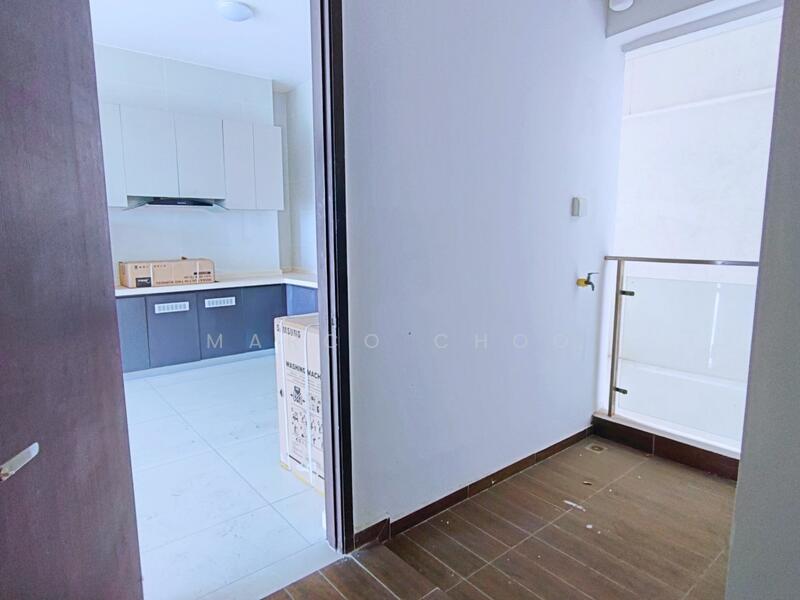 Royal Strand @ Country Garden Danga Bay untuk Untuk Dijual - RM 850,000, Mac 2026 - Kitchen - PropertyGuru.com.my