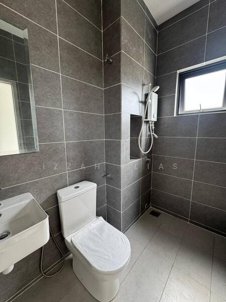 Semi-Detached House for Sale in Cyber 10 (Cyberjaya) - Izzah Alias - Bathroom - PropertyGuru.com.my