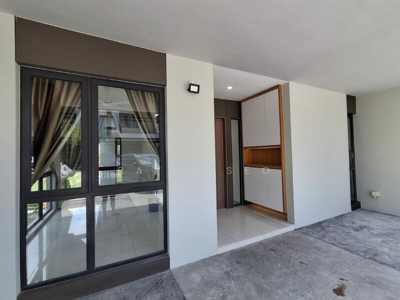 Rumah Berkembar untuk Disewa di Iskandar Puteri (Nusajaya) (Johor) - Rayna Seo - Entrance - PropertyGuru.com.my