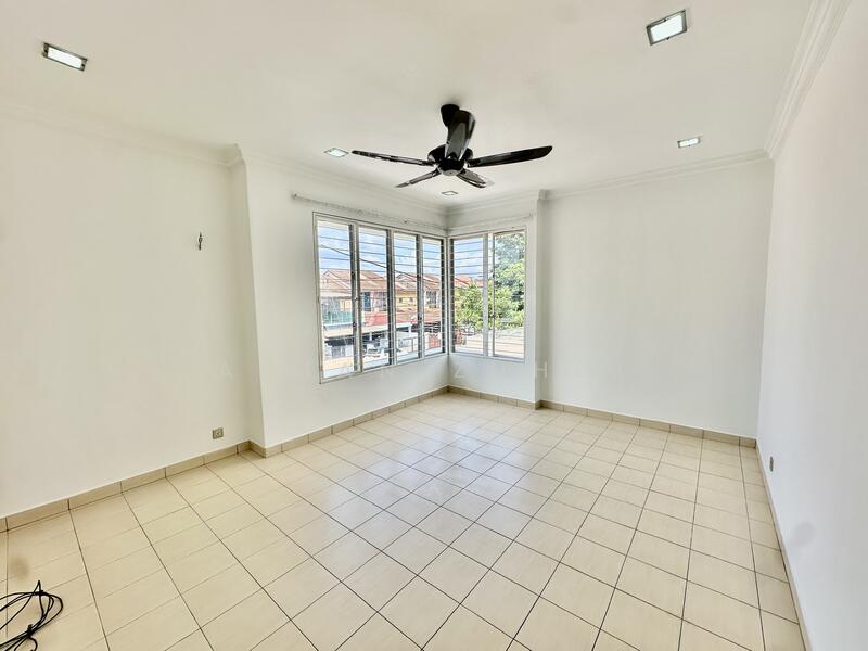 Semi-Detached House for Sale in Taman Desa Country Homes (Rawang) - AIMAN ZUHDI - Master Bedroom - PropertyGuru.com.my