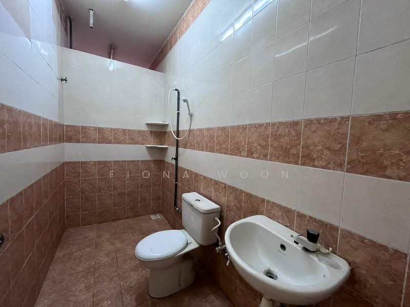 2-storey Terraced House for Rent in Batu Berendam (Melaka) - Fiona Woon - Bathroom - PropertyGuru.com.my