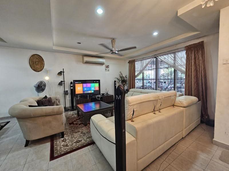 2-storey Terraced House for Sale in Taman Sutera (Kajang) - Taufiq Tam - Living Room - PropertyGuru.com.my