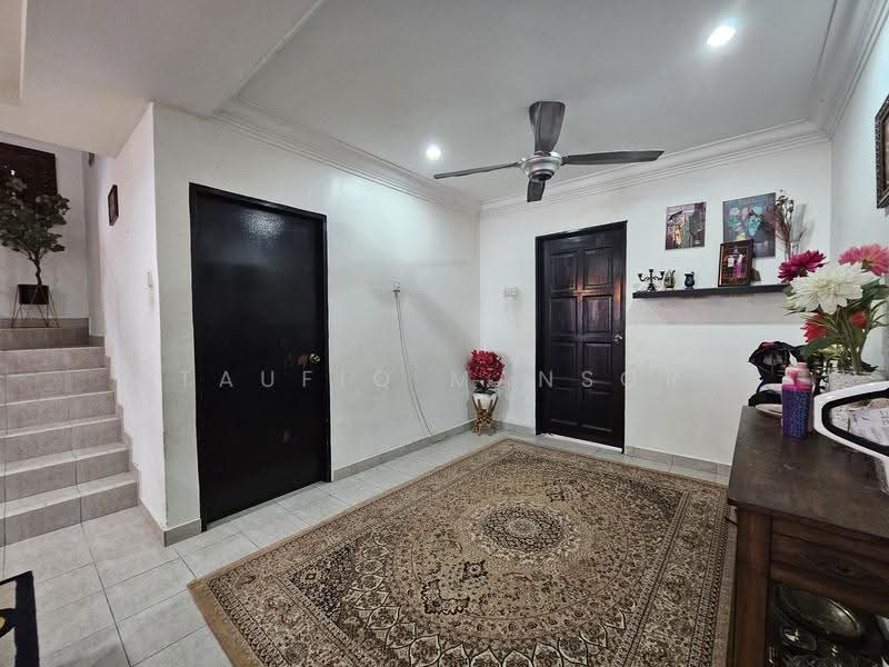 2-storey Terraced House for Sale in Taman Sutera (Kajang) - Taufiq Tam - Living Room - PropertyGuru.com.my