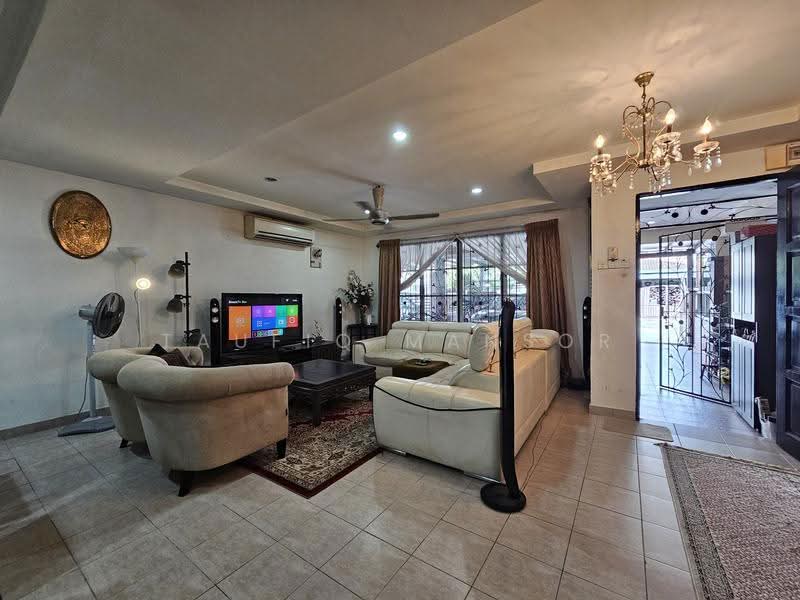 2-storey Terraced House for Sale in Taman Sutera (Kajang) - Taufiq Tam - Living Room - PropertyGuru.com.my
