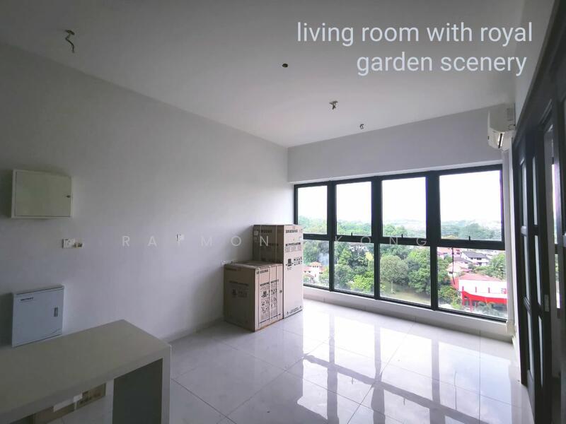 Kondominium untuk Dijual di Amberside @ Country Garden Danga Bay - Raymond Kong - Living Room - PropertyGuru.com.my