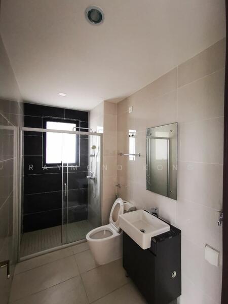 Kondominium untuk Dijual di Amberside @ Country Garden Danga Bay - Raymond Kong - Bathroom - PropertyGuru.com.my