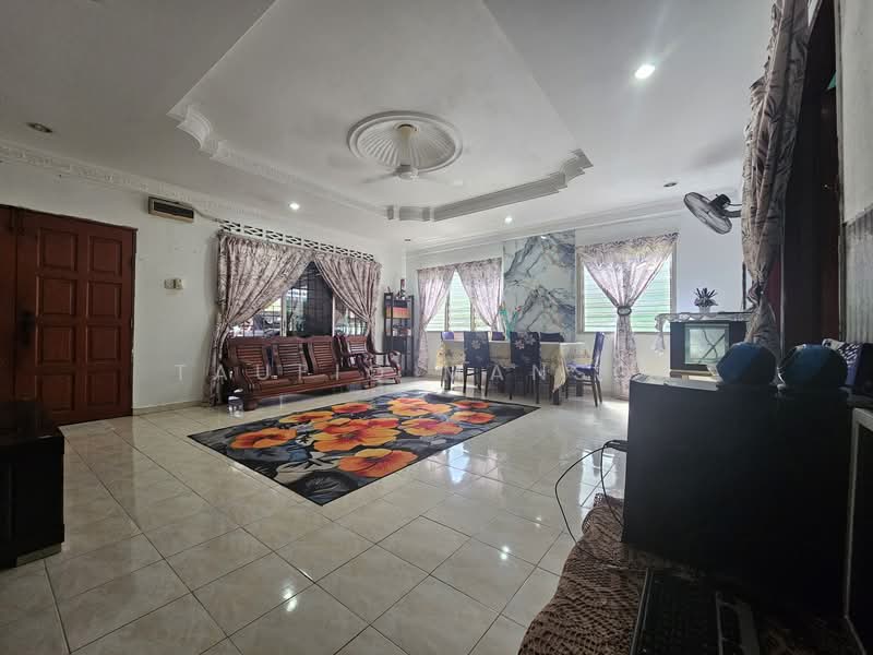 Bungalow Land for Sale in Kampung Cheras Baru (Ampang) - Taufiq Mansor - Living Room - PropertyGuru.com.my