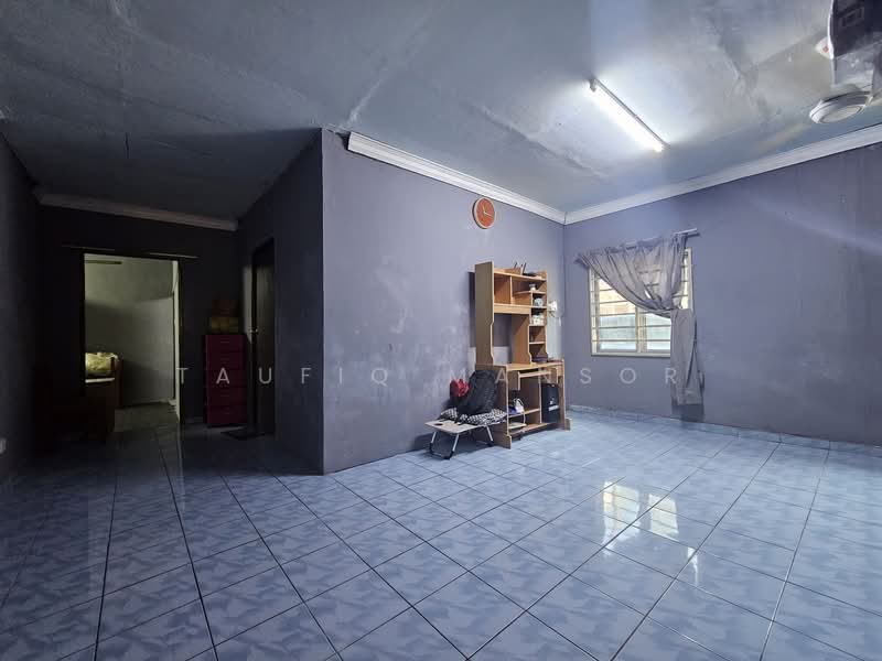Bungalow Land for Sale in Kampung Cheras Baru (Ampang) - Taufiq Mansor - Living Room - PropertyGuru.com.my