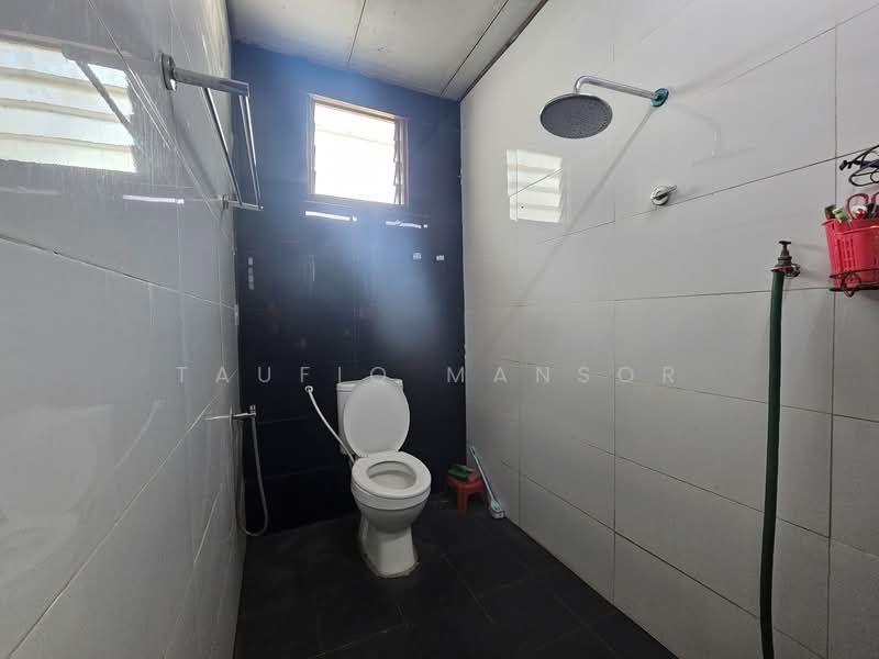 Bungalow Land for Sale in Kampung Cheras Baru (Ampang) - Taufiq Mansor - Bathroom - PropertyGuru.com.my