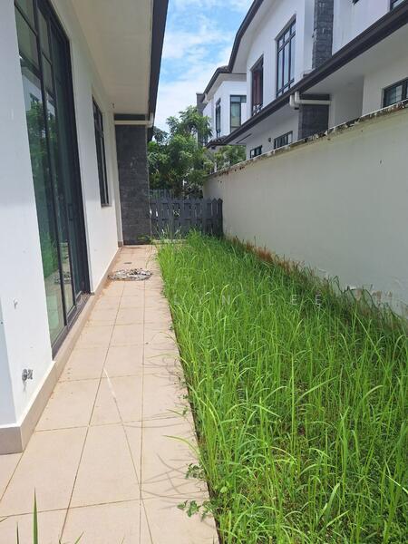 Semi-Detached House for Sale in Semenyih (Selangor) - Jesslyn Lee - Exterior - PropertyGuru.com.my