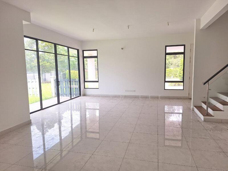 Semi-Detached House for Sale in Semenyih (Selangor) - Jesslyn Lee - Living Room - PropertyGuru.com.my