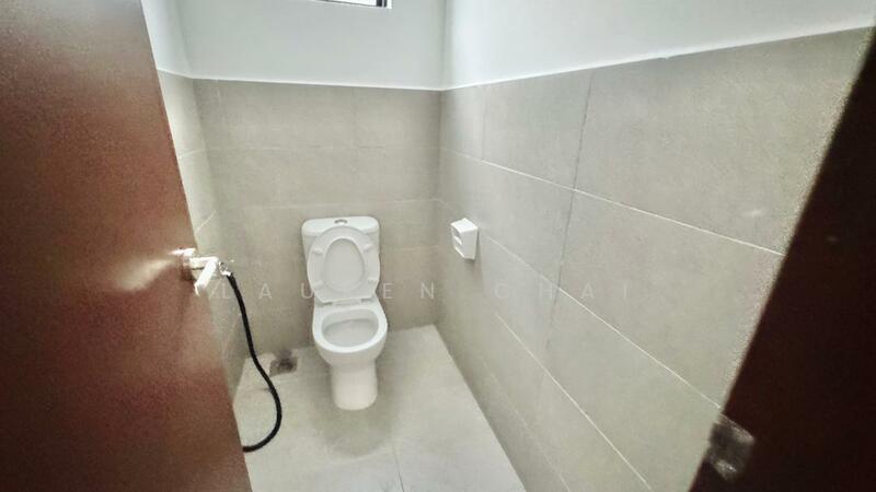 Shop for Rent in Austin Crest (Johor Bahru) - Lauren Chai - Bathroom - PropertyGuru.com.my