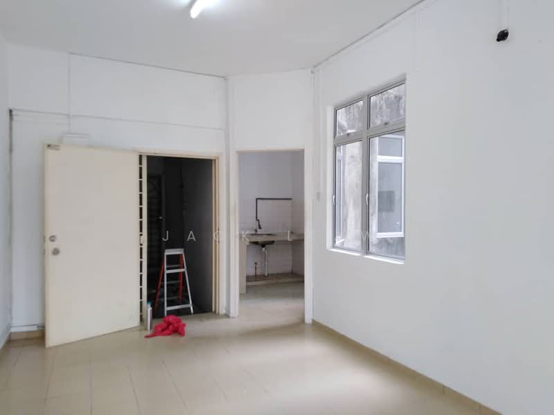 Taman Subang Indah untuk Untuk Disewa - RM 750 /bulan, Mac 2026 - Kitchen - PropertyGuru.com.my