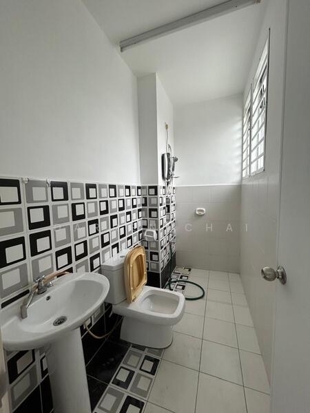 1.5-storey Terraced House for Sale in Iskandar Puteri (Nusajaya) (Johor) - Darren Chai - Bathroom - PropertyGuru.com.my
