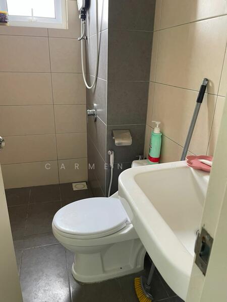 Condominium for Rent at The Holmes 1 - Carmen Tan - Bathroom - PropertyGuru.com.my
