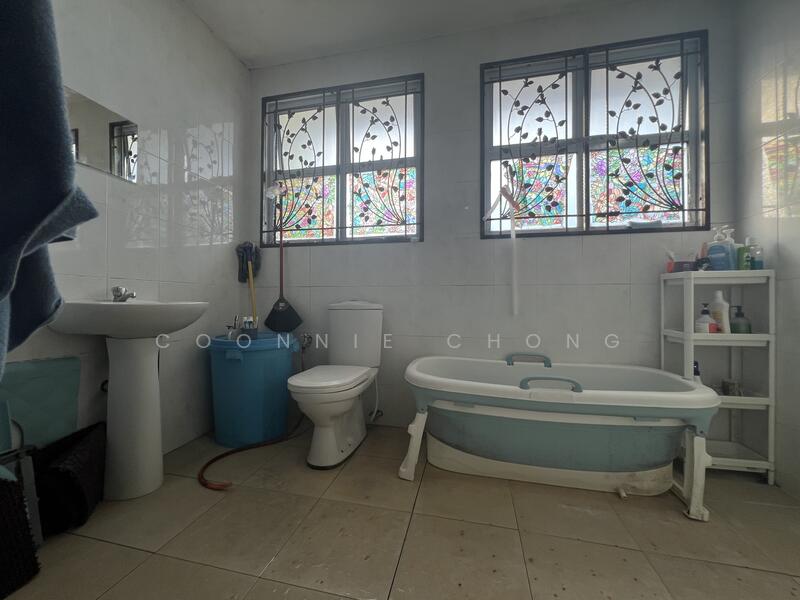 Taman Dagang Permai untuk Untuk Dijual - RM 1,250,000, Feb 2026 - Bathroom - PropertyGuru.com.my