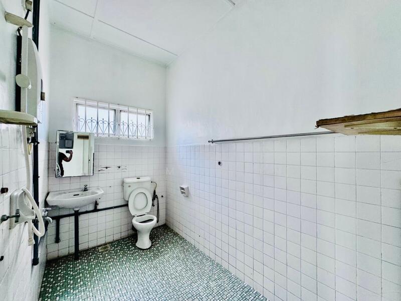 Taman Nong Chik untuk Untuk Dijual - RM 1,450,000, Mac 2026 - Bathroom - PropertyGuru.com.my