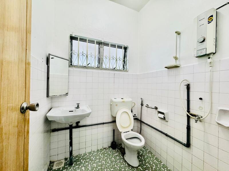 Taman Nong Chik untuk Untuk Dijual - RM 1,450,000, Mac 2026 - Bathroom - PropertyGuru.com.my