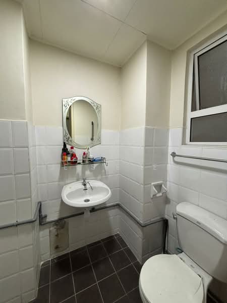 Kondominium untuk Dijual di The Boulevard - Jessie Lee - Bathroom - PropertyGuru.com.my