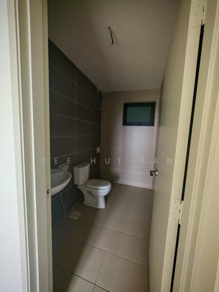 Skyvilla @ D'Island untuk Untuk Disewa - RM 1,700 /bulan, Mac 2026 - Bathroom - PropertyGuru.com.my