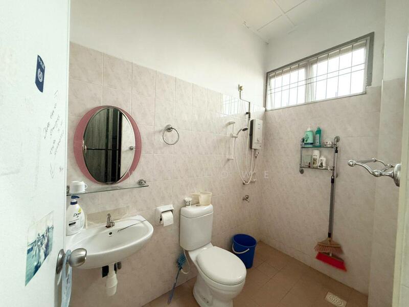 2-storey Terraced House for Sale in Taman Sutera Utama (Skudai) - Wee Howe - Bathroom - PropertyGuru.com.my