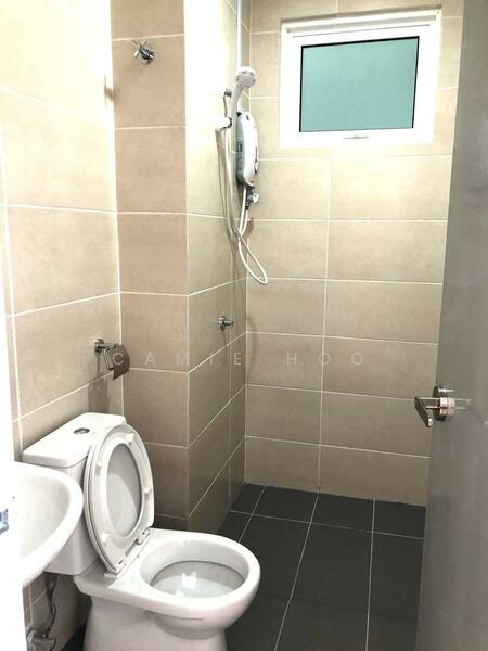 Condominium for Sale at Iris Residence - Camie Hoo - Bathroom - PropertyGuru.com.my