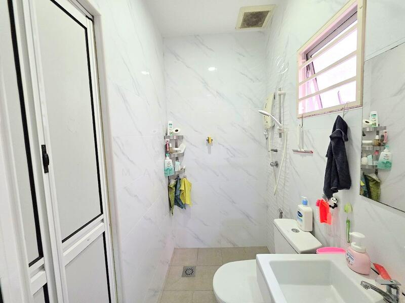 Seksyen 23 untuk Untuk Dijual - RM 699,000, Feb 2026 - Bathroom - PropertyGuru.com.my