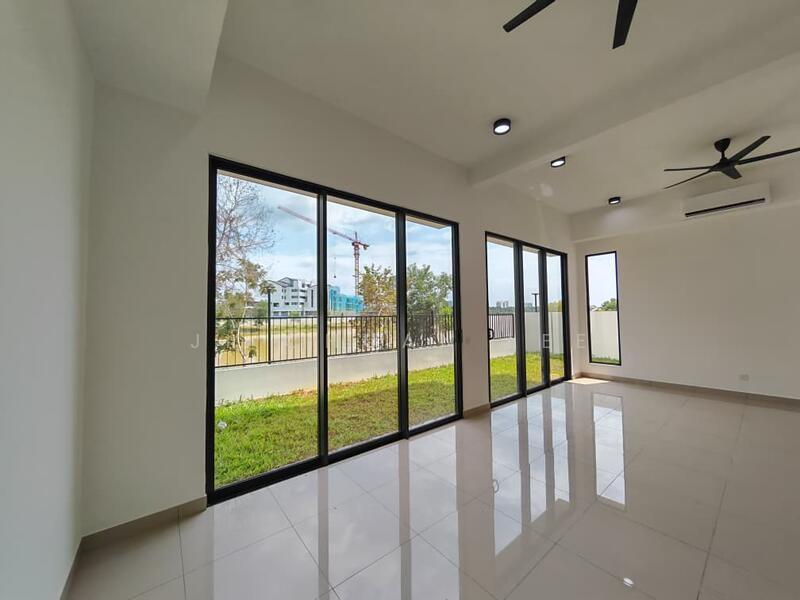 Semi-Detached House for Sale in Cyber 10 (Cyberjaya) - Ji Chuan Lee - Living Room - PropertyGuru.com.my