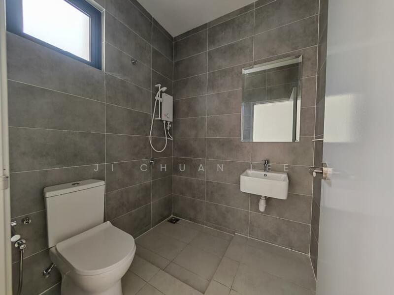 Semi-Detached House for Sale in Cyber 10 (Cyberjaya) - Ji Chuan Lee - Bathroom - PropertyGuru.com.my